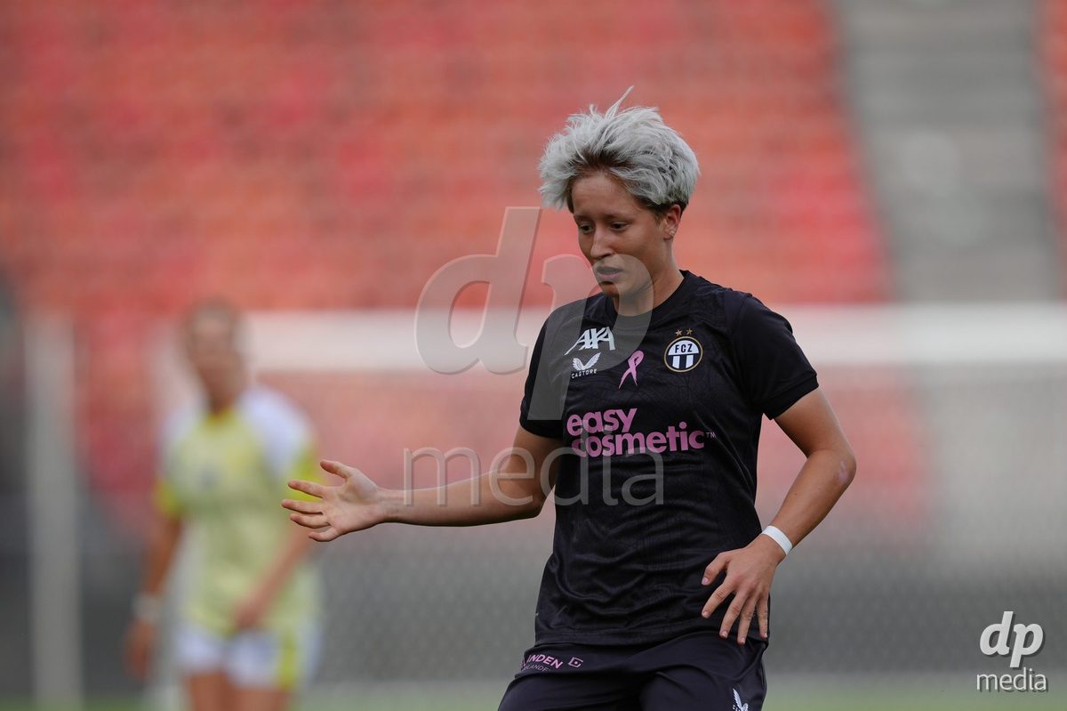 Zurich, Switzerland - September 13: Amelie Jasmine Roduner of FC Zürich with a special shirt for Pink Ribbon Schweiz during the AXA Women's Super League match between FC Zurich and FC Basel 1893 at Stadion Letzigrund on September 13, 2026 in Zurich, Switzerland.