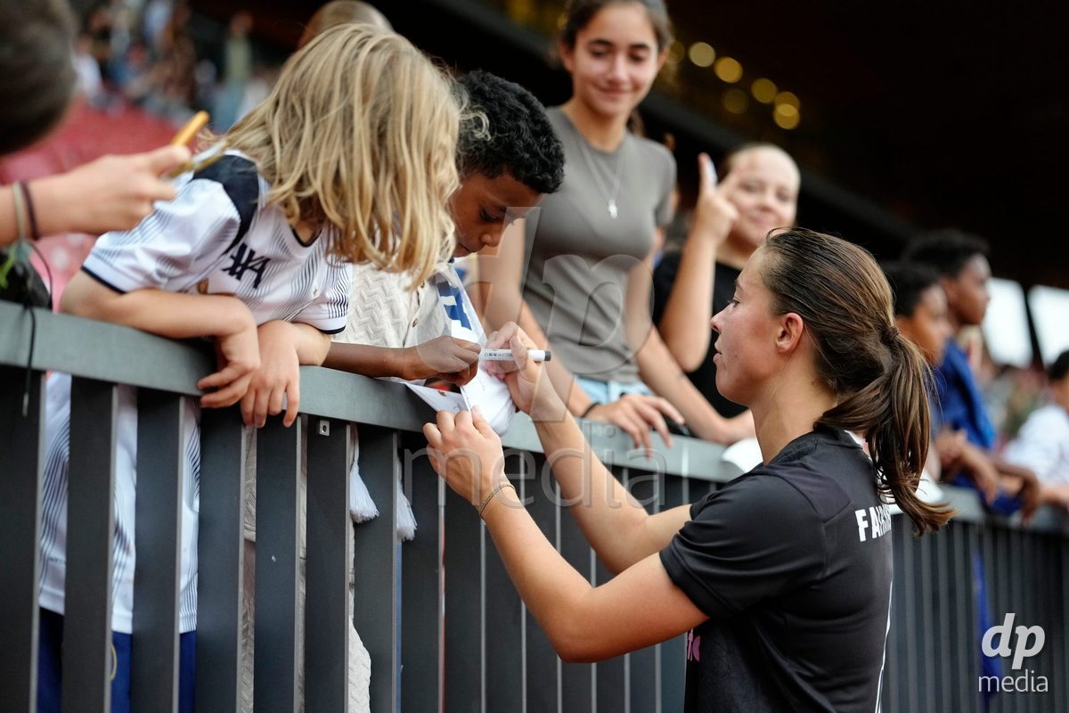 Zurich, Switzerland - September 13: Amelie Schuster of FC Zürich interacting with the fans after the AXA Women's Super League match between FC Zurich and FC Basel 1893 at Stadion Letzigrund on September 13, 2026 in Zurich, Switzerland.