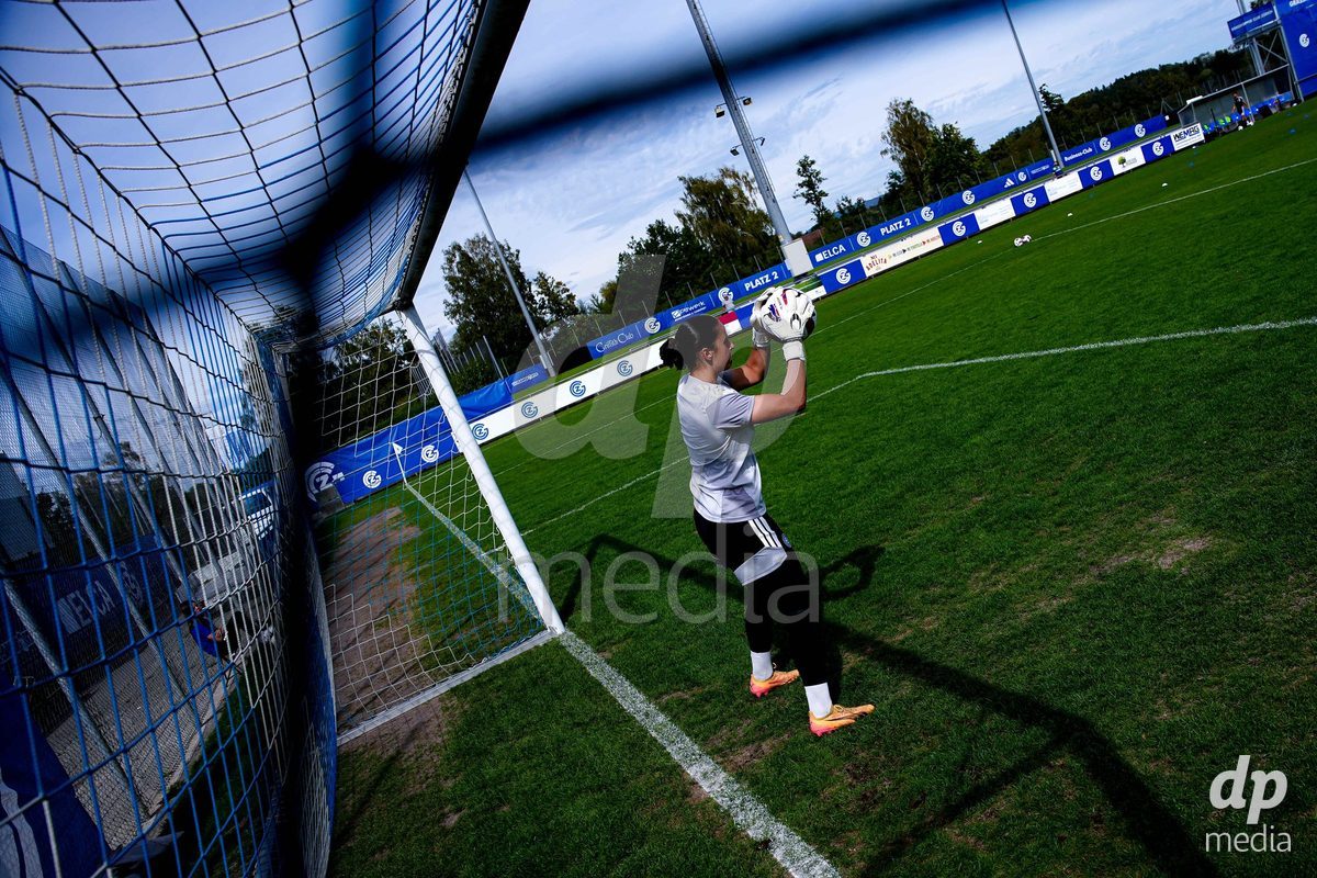 NIEDERHASLI, SWITZERLAND - September 13: Players of GC Frauenfussball warming up during the AXA Women's Super League match between GC Frauenfussball and FC Luzern at GC Campus on September 13, 2026 in Niederhasli, Switzerland.