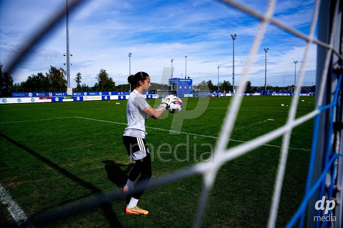 NIEDERHASLI, SWITZERLAND - September 13: Players of GC Frauenfussball warming up during the AXA Women's Super League match between GC Frauenfussball and FC Luzern at GC Campus on September 13, 2026 in Niederhasli, Switzerland.