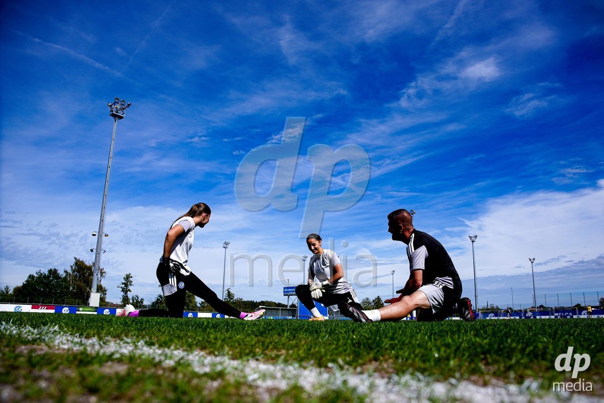NIEDERHASLI, SWITZERLAND - September 13: Players of GC Frauenfussball warming up during the AXA Women's Super League match between GC Frauenfussball and FC Luzern at GC Campus on September 13, 2026 in Niederhasli, Switzerland.