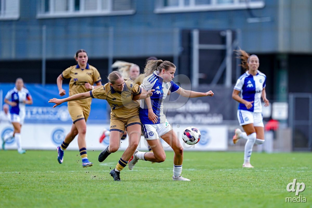 NIEDERHASLI, SWITZERLAND - September 13: Giulia Looser of GC Frauenfussball (R) and Liel Rickenbach of FC Luzern (L) battle for the ball during the AXA Women's Super League match between GC Frauenfussball and FC Luzern at GC Campus on September 13, 2026 in Niederhasli, Switzerland.