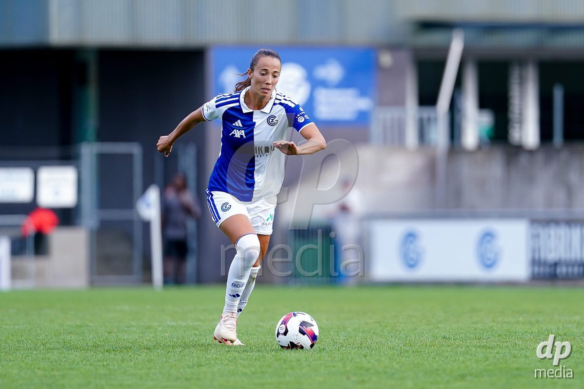 NIEDERHASLI, SWITZERLAND - September 13:Marta Cazalla of GC Frauenfussball controls the ball during the AXA Women's Super League match between GC Frauenfussball and FC Luzern at GC Campus on September 13, 2026 in Niederhasli, Switzerland.