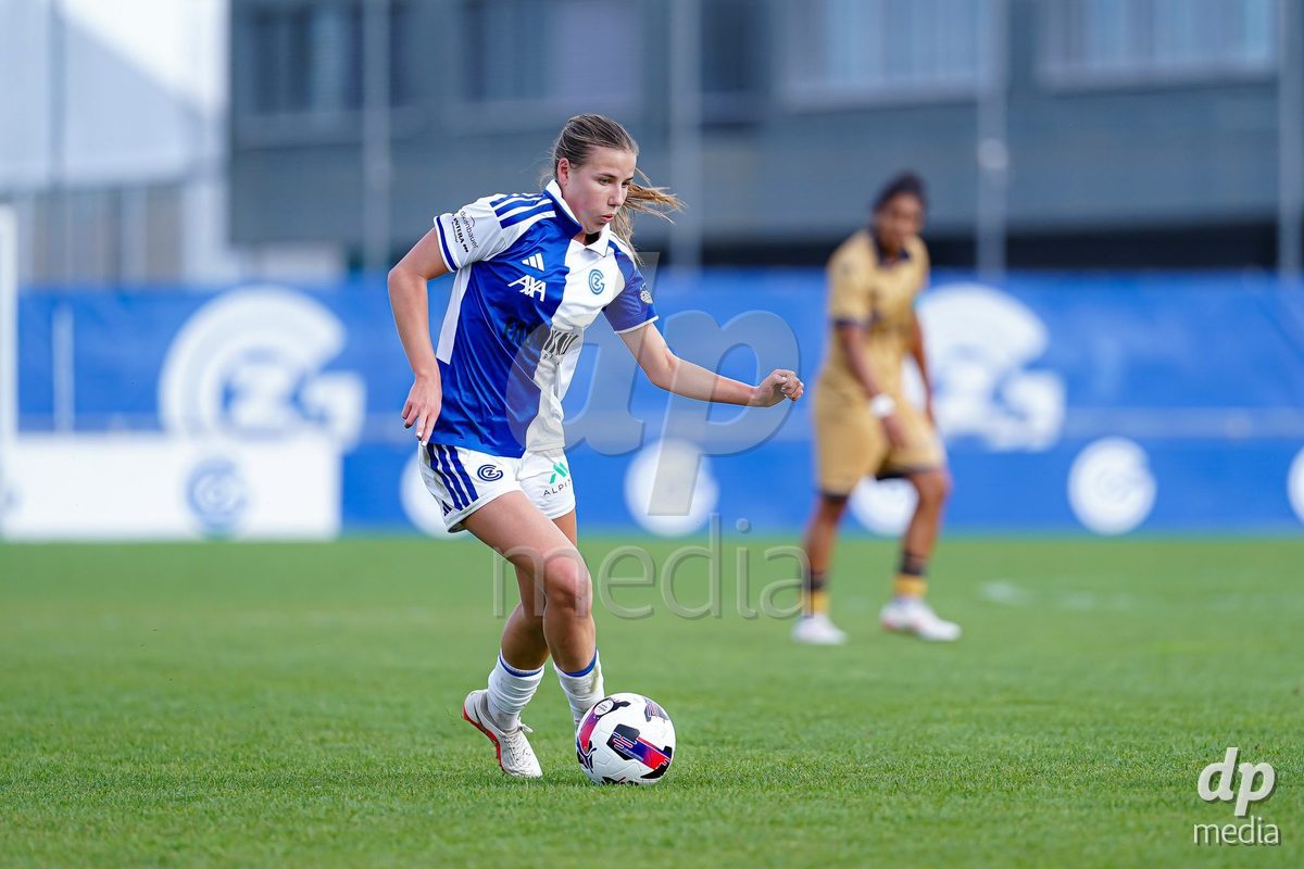 NIEDERHASLI, SWITZERLAND - September 13: Giulia Looser of GC Frauenfussball controls the ball during the AXA Women's Super League match between GC Frauenfussball and FC Luzern at GC Campus on September 13, 2026 in Niederhasli, Switzerland.