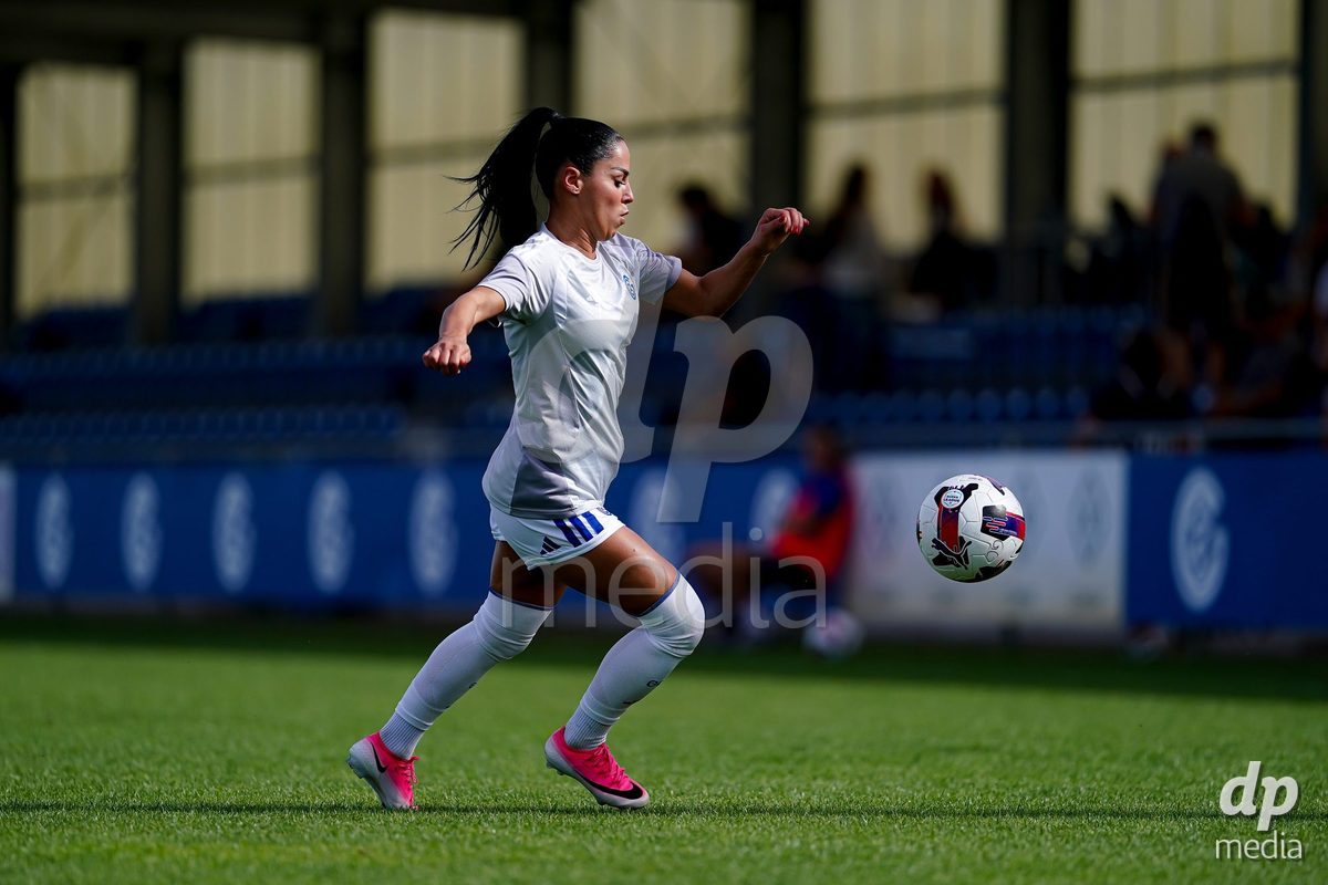 NIEDERHASLI, SWITZERLAND - September 13: Players of GC Frauenfussball warming up during the AXA Women's Super League match between GC Frauenfussball and FC Luzern at GC Campus on September 13, 2026 in Niederhasli, Switzerland.