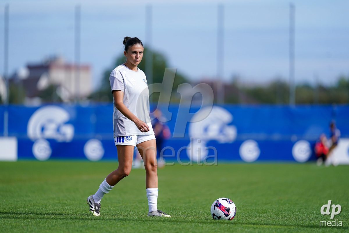 NIEDERHASLI, SWITZERLAND - September 13: Players of GC Frauenfussball warming up during the AXA Women's Super League match between GC Frauenfussball and FC Luzern at GC Campus on September 13, 2026 in Niederhasli, Switzerland.
