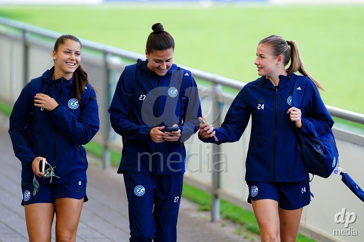 NIEDERHASLI, SWITZERLAND - September 13: Players of GC Frauenfussball arrival during the AXA Women's Super League match between GC Frauenfussball and FC Luzern at GC Campus on September 13, 2026 in Niederhasli, Switzerland.