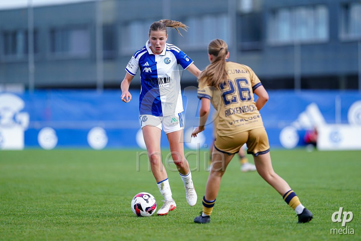 NIEDERHASLI, SWITZERLAND - September 13: Giulia Looser of GC Frauenfussball controls the ball during the AXA Women's Super League match between GC Frauenfussball and FC Luzern at GC Campus on September 13, 2026 in Niederhasli, Switzerland.