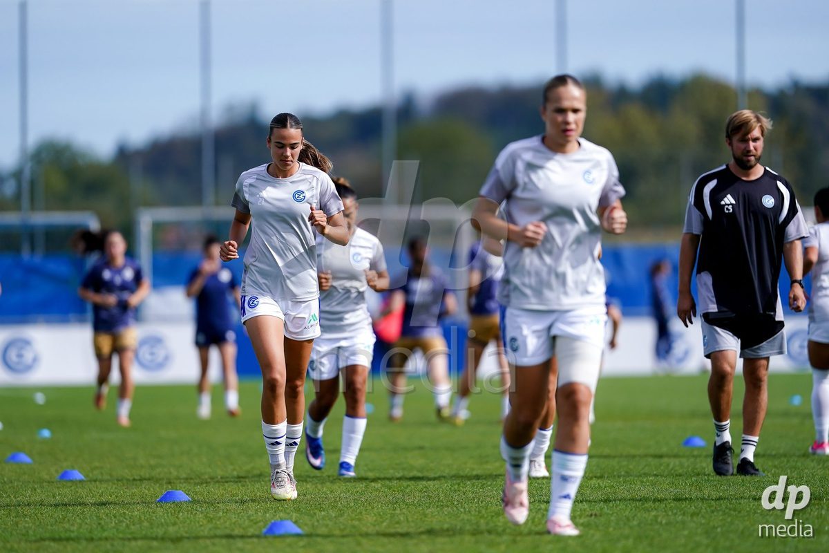 NIEDERHASLI, SWITZERLAND - September 13: Players of GC Frauenfussball warming up during the AXA Women's Super League match between GC Frauenfussball and FC Luzern at GC Campus on September 13, 2026 in Niederhasli, Switzerland.