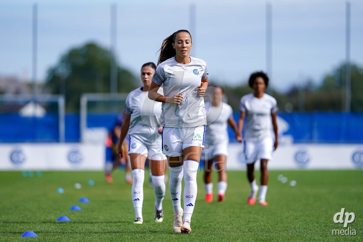 NIEDERHASLI, SWITZERLAND - September 13: Players of GC Frauenfussball warming up during the AXA Women's Super League match between GC Frauenfussball and FC Luzern at GC Campus on September 13, 2026 in Niederhasli, Switzerland.