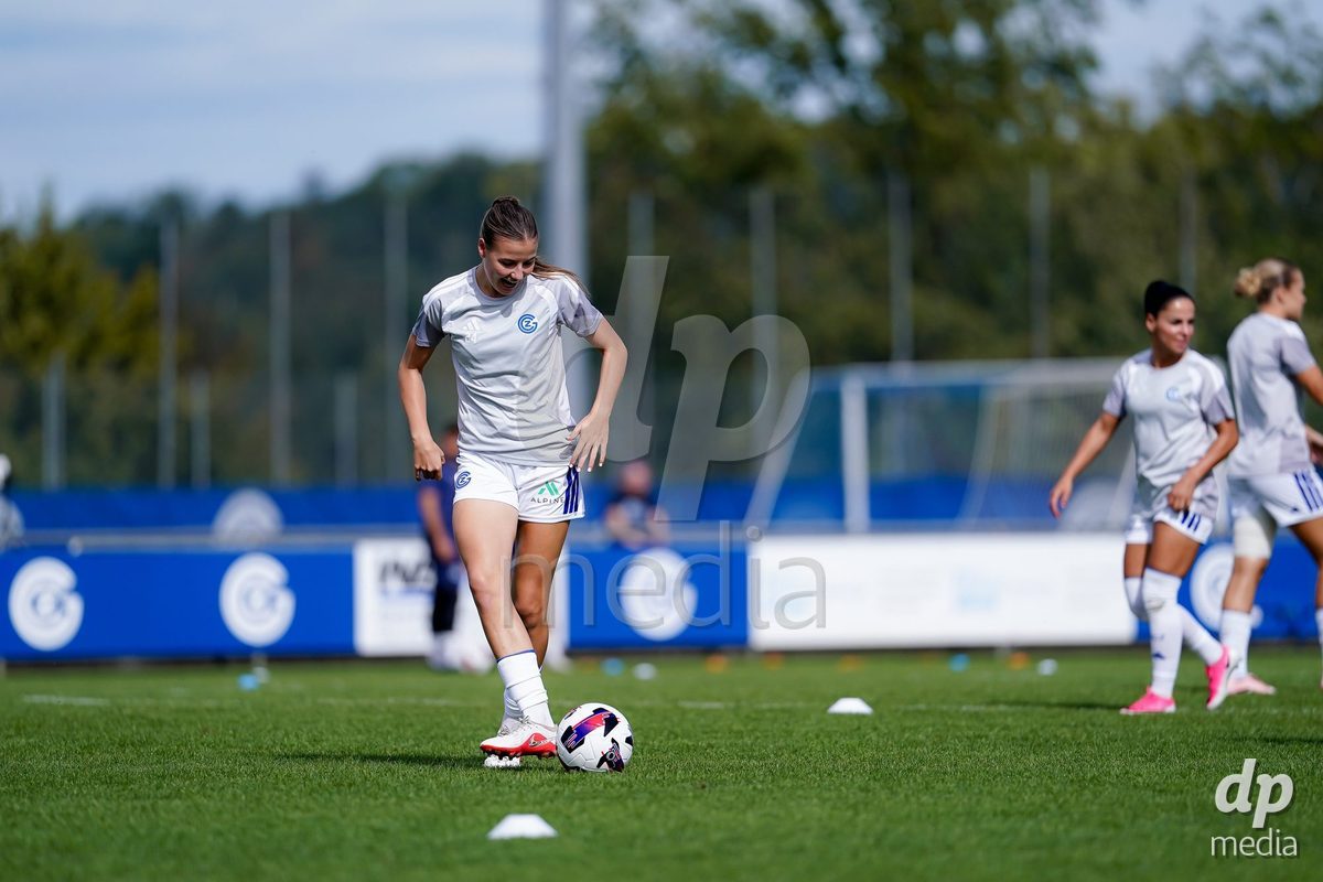 NIEDERHASLI, SWITZERLAND - September 13: Players of GC Frauenfussball warming up during the AXA Women's Super League match between GC Frauenfussball and FC Luzern at GC Campus on September 13, 2026 in Niederhasli, Switzerland.