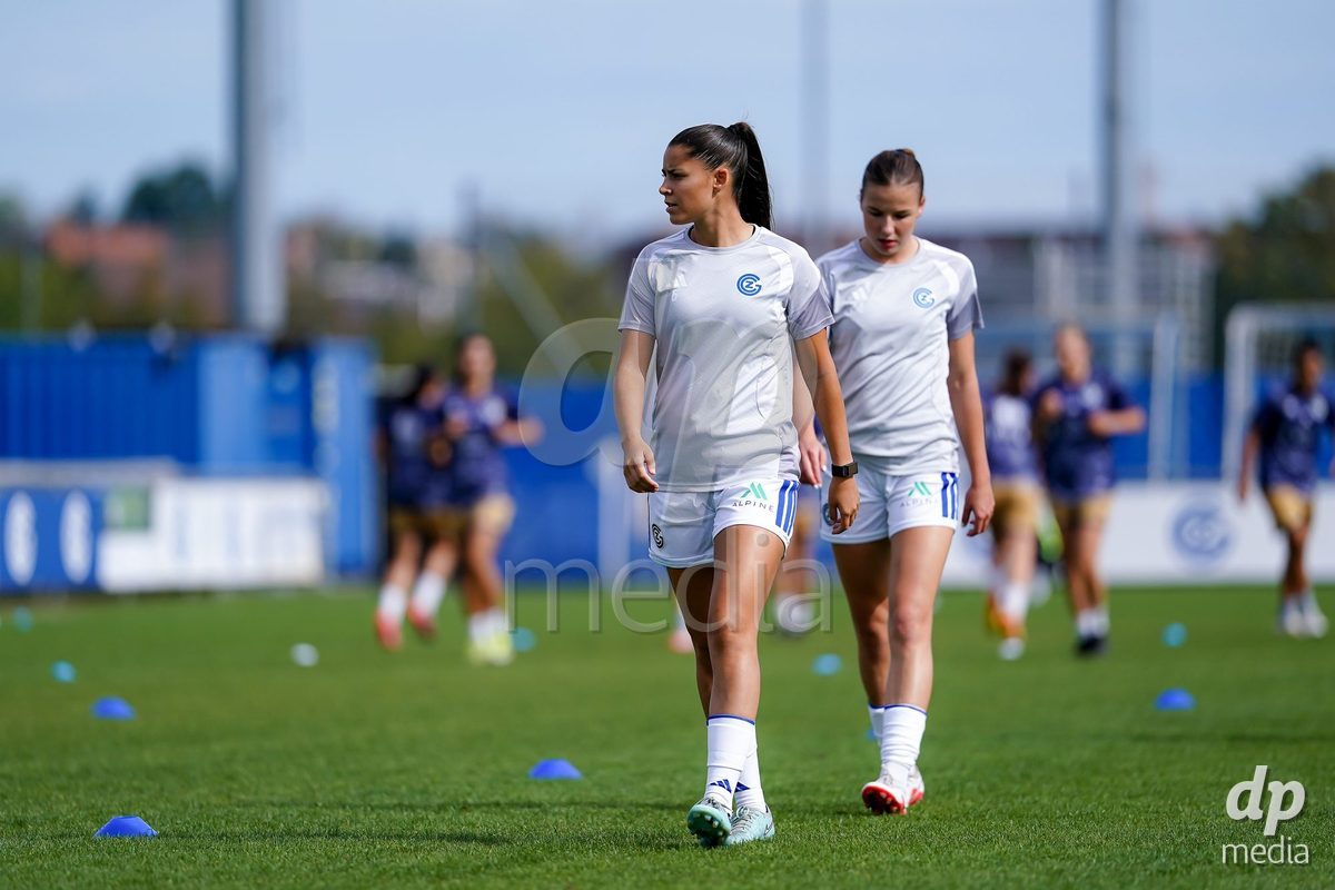 NIEDERHASLI, SWITZERLAND - September 13: Players of GC Frauenfussball warming up during the AXA Women's Super League match between GC Frauenfussball and FC Luzern at GC Campus on September 13, 2026 in Niederhasli, Switzerland.