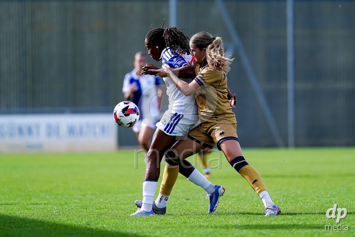 NIEDERHASLI, SWITZERLAND - September 13: Valentina Gerlof of FC Luzern (R) and Paige Bailey-Gayle of GC Frauenfussball (L) battle for the ball during the AXA Women's Super League match between GC Frauenfussball and FC Luzern at GC Campus on September 13, 2026 in Niederhasli, Switzerland.