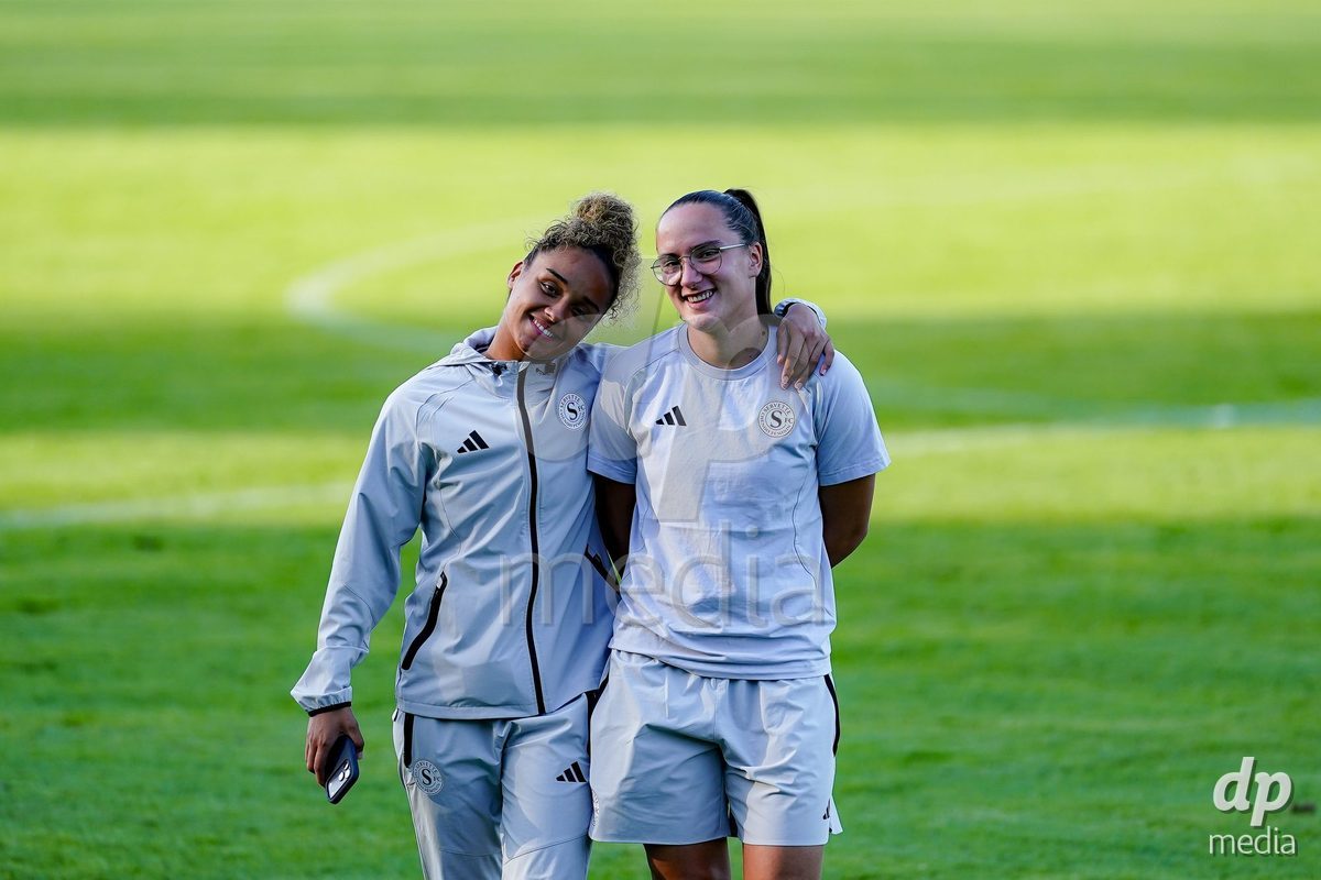 GENEVA, SWITZERLAND - SEPTEMBER 18: Players of Servette FC Chenois Feminin arrival during the AXA Women's Super League match between Servette FC Chenois Feminin and FC Zurich at Stade de Trois-Chene on September 18, 2026 in Geneva, Switzerland.