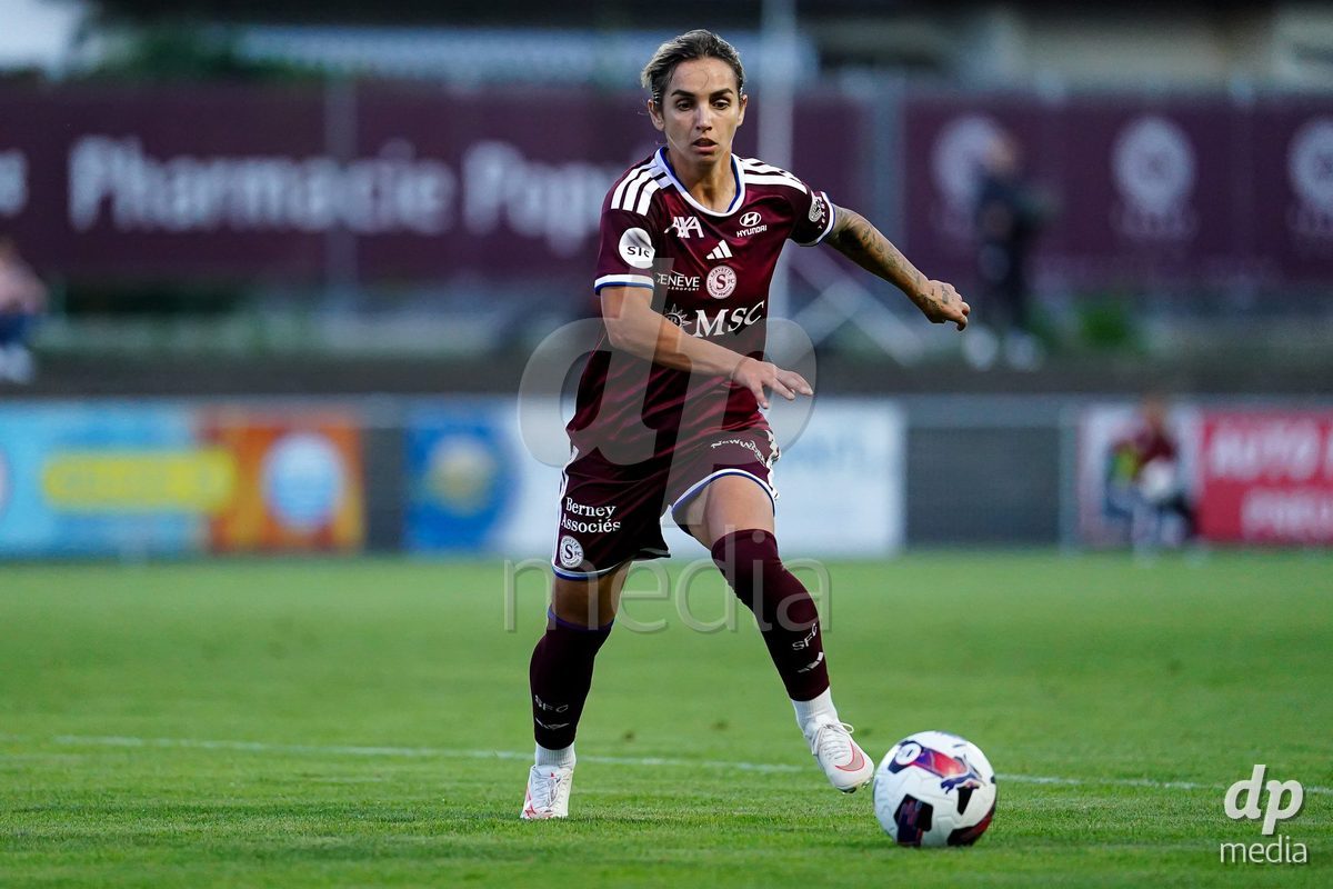 GENEVA, SWITZERLAND - SEPTEMBER 18: Natasa Andonova (NataÅ¡a Andonova) of Servette FC Chenois Feminin controls the ball during the AXA Women's Super League match between Servette FC Chenois Feminin and FC Zurich at Stade de Trois-Chene on September 18, 2026 in Geneva, Switzerland.