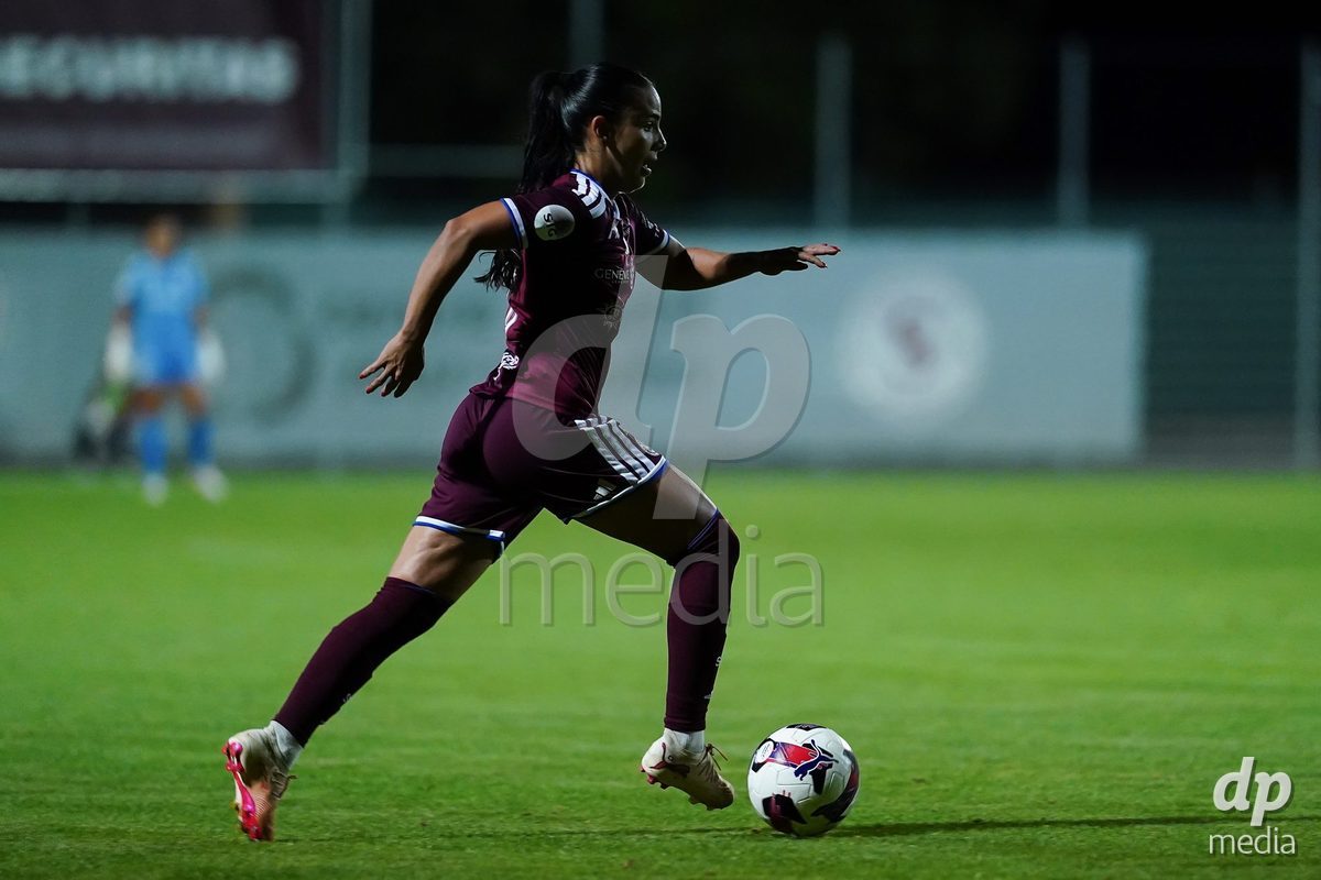 GENEVA, SWITZERLAND - SEPTEMBER 18: Meriame Terchoun of Servette FC Chenois Feminin controls the ball during the AXA Women's Super League match between Servette FC Chenois Feminin and FC Zurich at Stade de Trois-Chene on September 18, 2026 in Geneva, Switzerland.