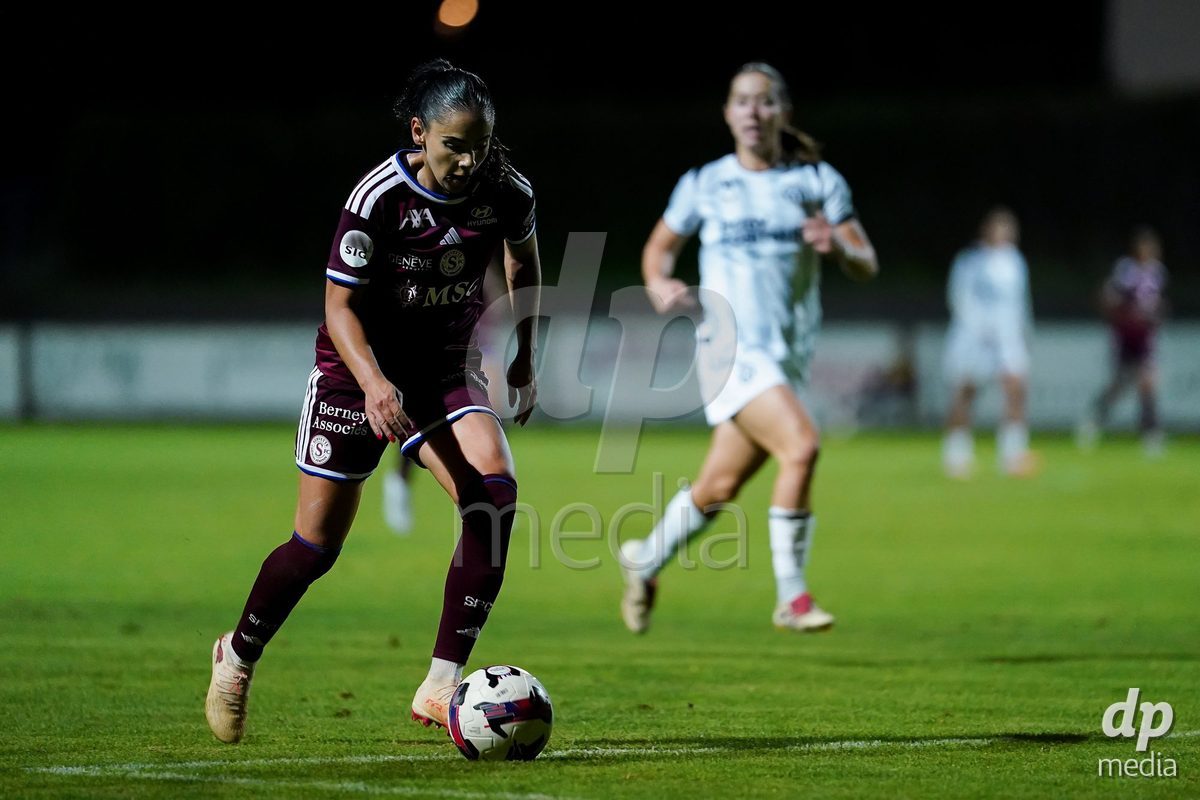 GENEVA, SWITZERLAND - SEPTEMBER 18: Meriame Terchoun of Servette FC Chenois Feminin controls the ball during the AXA Women's Super League match between Servette FC Chenois Feminin and FC Zurich at Stade de Trois-Chene on September 18, 2026 in Geneva, Switzerland.