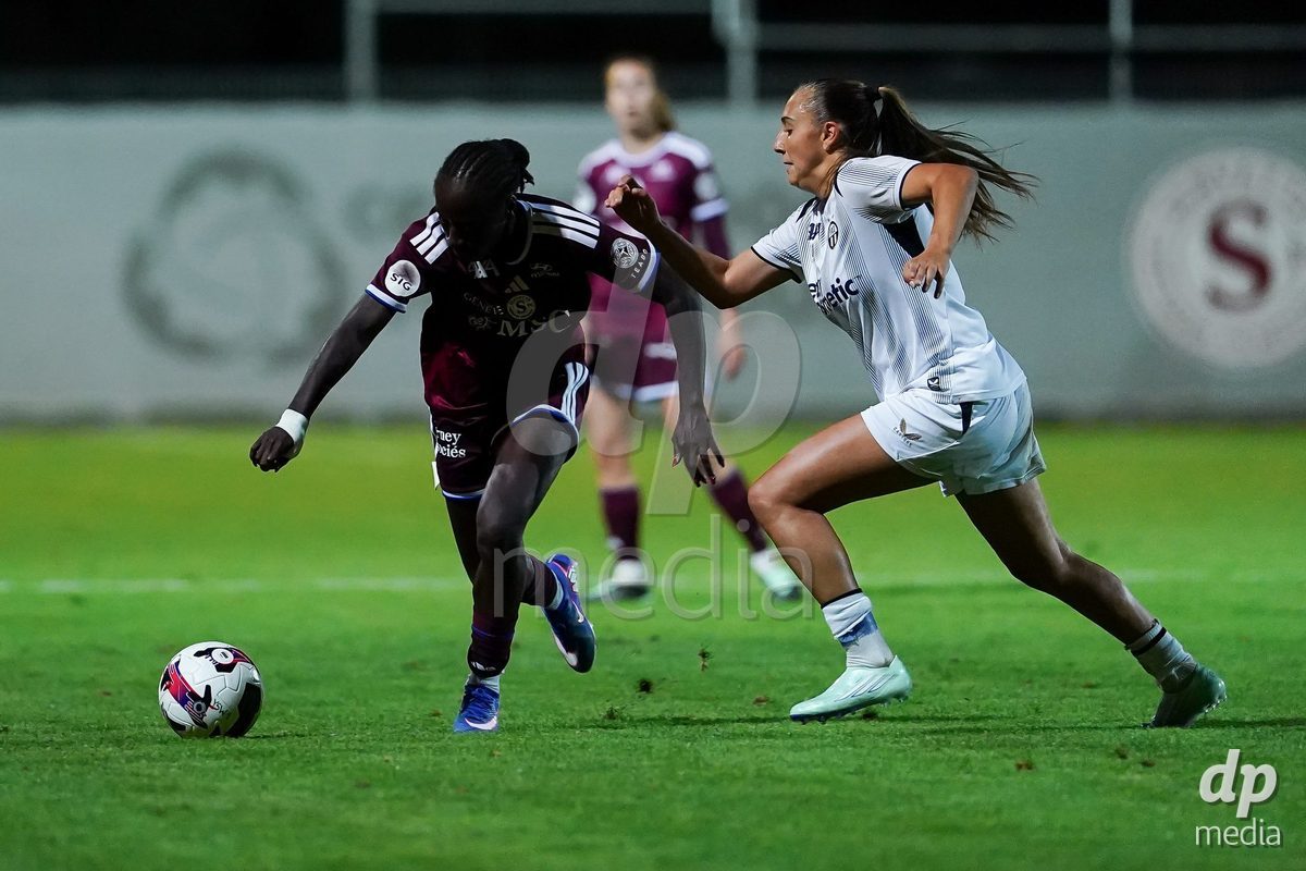 GENEVA, SWITZERLAND - SEPTEMBER 18: Janina Egli of FC Zurich (R) and Bénédicte Simon (Benedicte Simon) of Servette FC Chenois Feminin (L) battle for the ball during the AXA Women's Super League match between Servette FC Chenois Feminin and FC Zurich at Stade de Trois-Chene on September 18, 2026 in Geneva, Switzerland.
