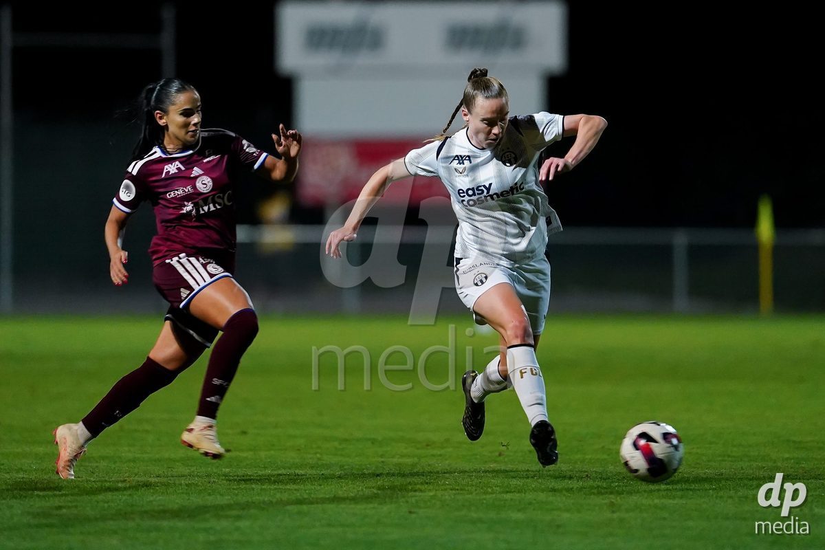 GENEVA, SWITZERLAND - SEPTEMBER 18: Claire O'Riordan of FC Zurich (R) controls the ball during the AXA Women's Super League match between Servette FC Chenois Feminin and FC Zurich at Stade de Trois-Chene on September 18, 2026 in Geneva, Switzerland.