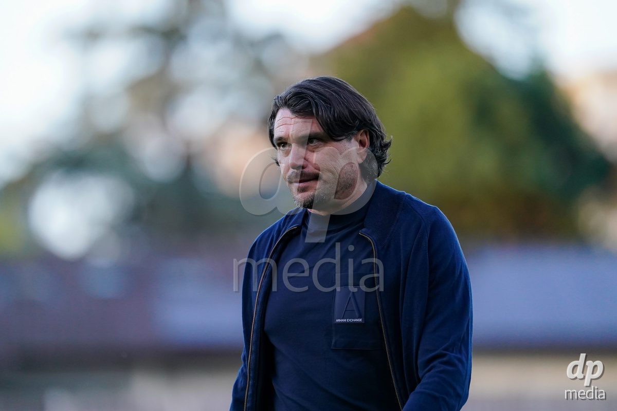 GENEVA, SWITZERLAND - SEPTEMBER 18: Cristian Toro, Head Coach of Servette FC Chenois Feminin, during the AXA Women's Super League match between Servette FC Chenois Feminin and FC Zurich at Stade de Trois-Chene on September 18, 2026 in Geneva, Switzerland.