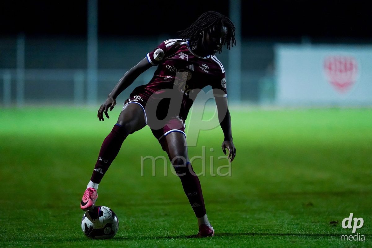 GENEVA, SWITZERLAND - SEPTEMBER 18: Garance Nein of Servette FC Chenois Feminin controls the ball during the AXA Women's Super League match between Servette FC Chenois Feminin and FC Zurich at Stade de Trois-Chene on September 18, 2026 in Geneva, Switzerland.