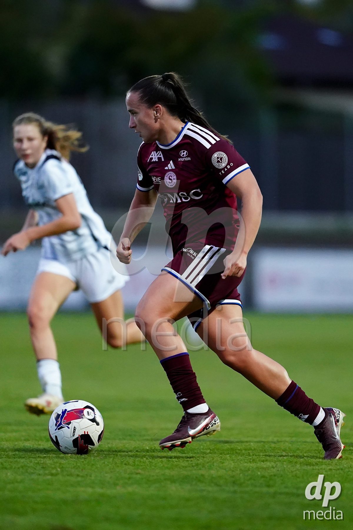 GENEVA, SWITZERLAND - SEPTEMBER 18: Magdalena Sobal of Servette FC Chenois Feminin controls the ball during the AXA Women's Super League match between Servette FC Chenois Feminin and FC Zurich at Stade de Trois-Chene on September 18, 2026 in Geneva, Switzerland.