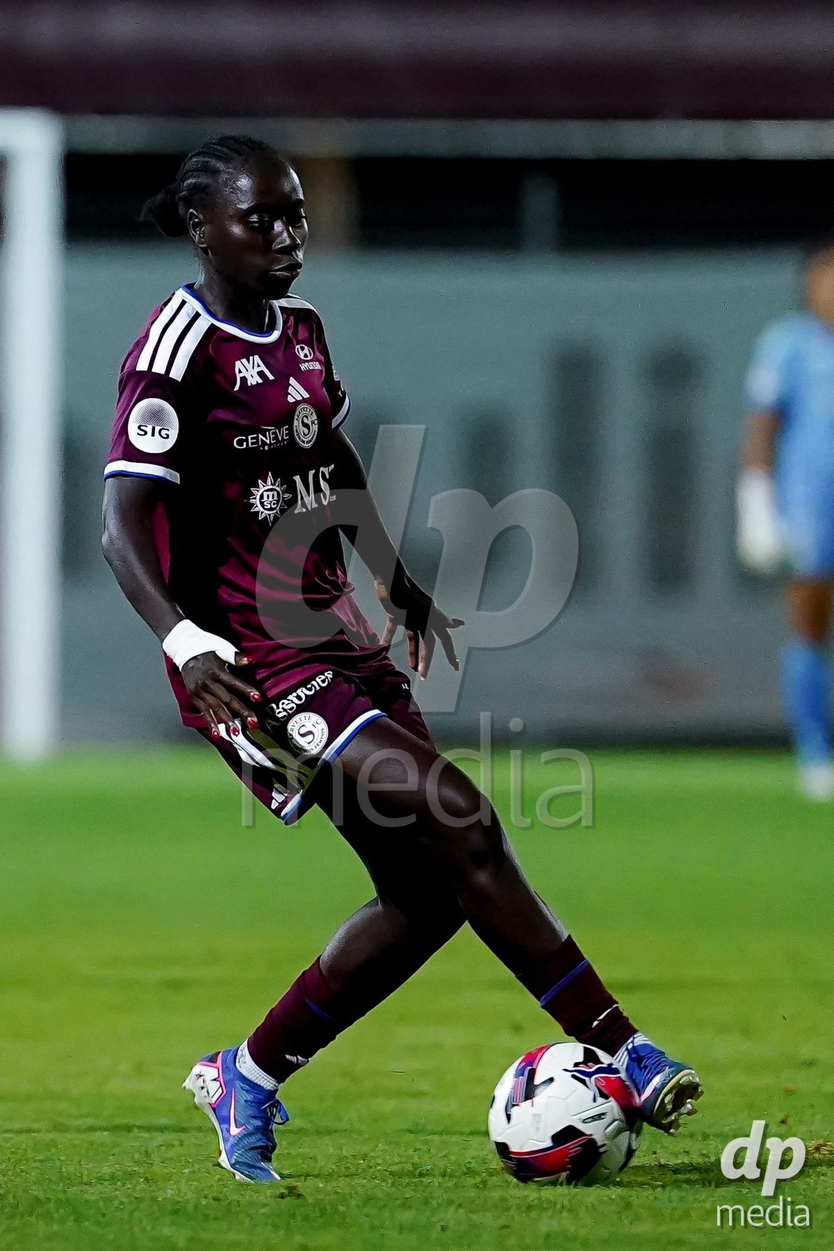 GENEVA, SWITZERLAND - SEPTEMBER 18: Bénédicte Simon (Benedicte Simon) of Servette FC Chenois Feminin controls the ball during the AXA Women's Super League match between Servette FC Chenois Feminin and FC Zurich at Stade de Trois-Chene on September 18, 2026 in Geneva, Switzerland.