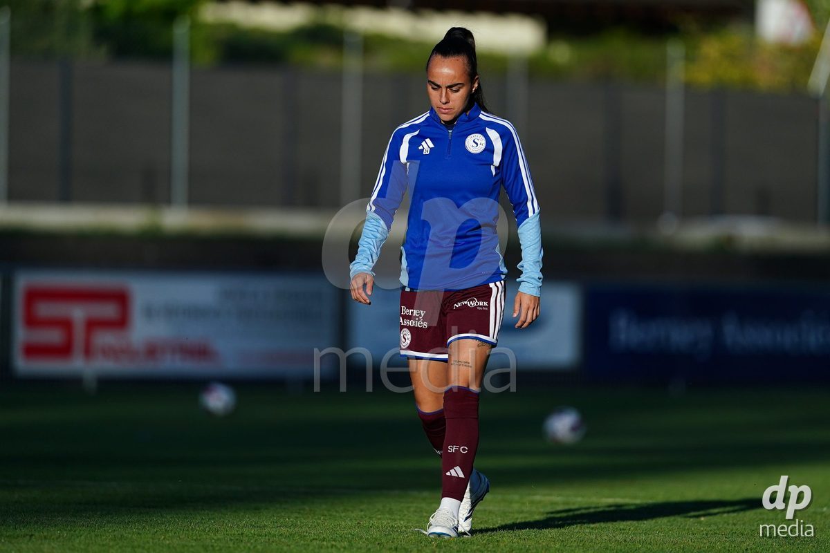 GENEVA, SWITZERLAND - SEPTEMBER 18: Joana Marchao (Joana Marchão) of Servette FC Chenois Feminin prior to the AXA Women's Super League match between Servette FC Chenois Feminin and FC Zurich at Stade de Trois-Chene on September 18, 2026 in Geneva, Switzerland.