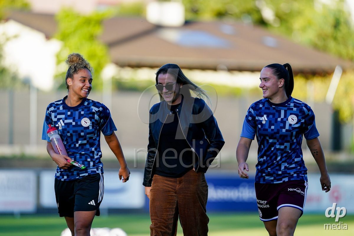 GENEVA, SWITZERLAND - SEPTEMBER 18: Players of Servette FC Chenois Feminin prior to the AXA Women's Super League match between Servette FC Chenois Feminin and FC Zurich at Stade de Trois-Chene on September 18, 2026 in Geneva, Switzerland.