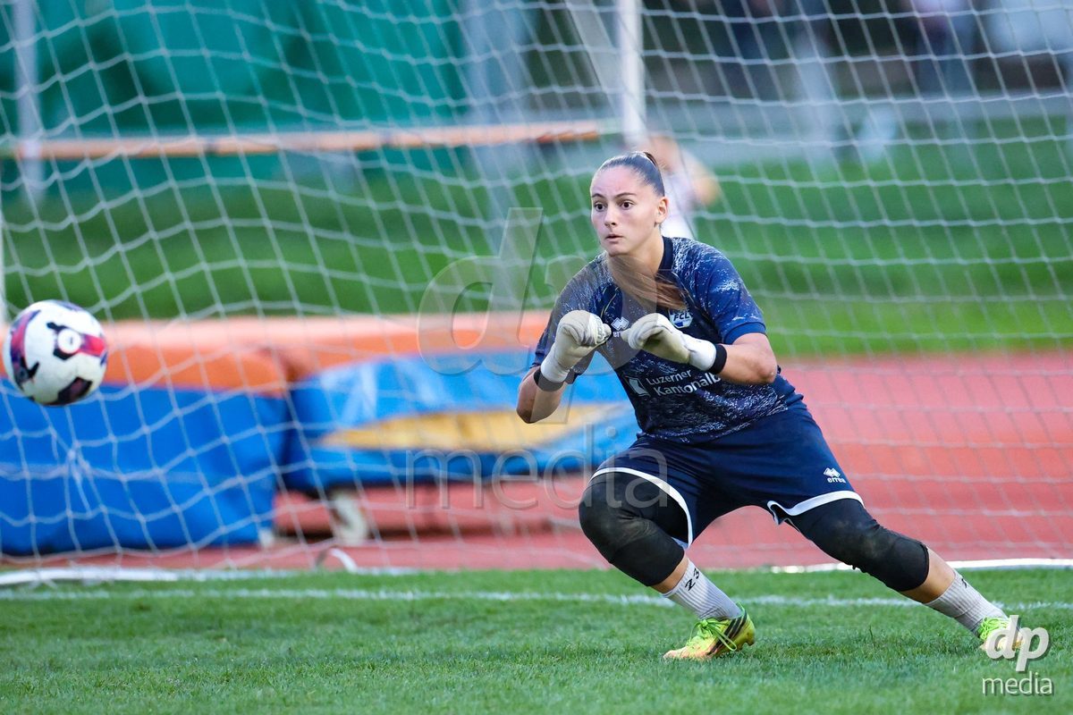 LUZERN, SWITZERLAND - SEPTEMBER 18: Lea Kramoviku (1, FC Luzern) during the warm up before the AXA Women's Super League match between FC Luzern and FC Yverdon Women at Hubelmatt on September 18, 2026 in Luzern, Switzerland.