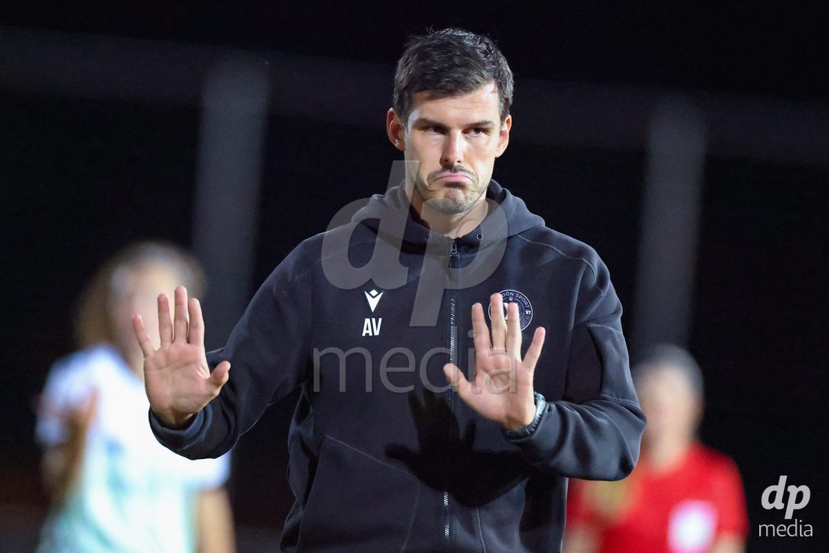 LUZERN, SWITZERLAND - SEPTEMBER 18: Arnaud Vialatte (Cheftrainer, Yverdon Sport FC) during the AXA Women's Super League match between FC Luzern and FC Yverdon Women at Hubelmatt on September 18, 2026 in Luzern, Switzerland.