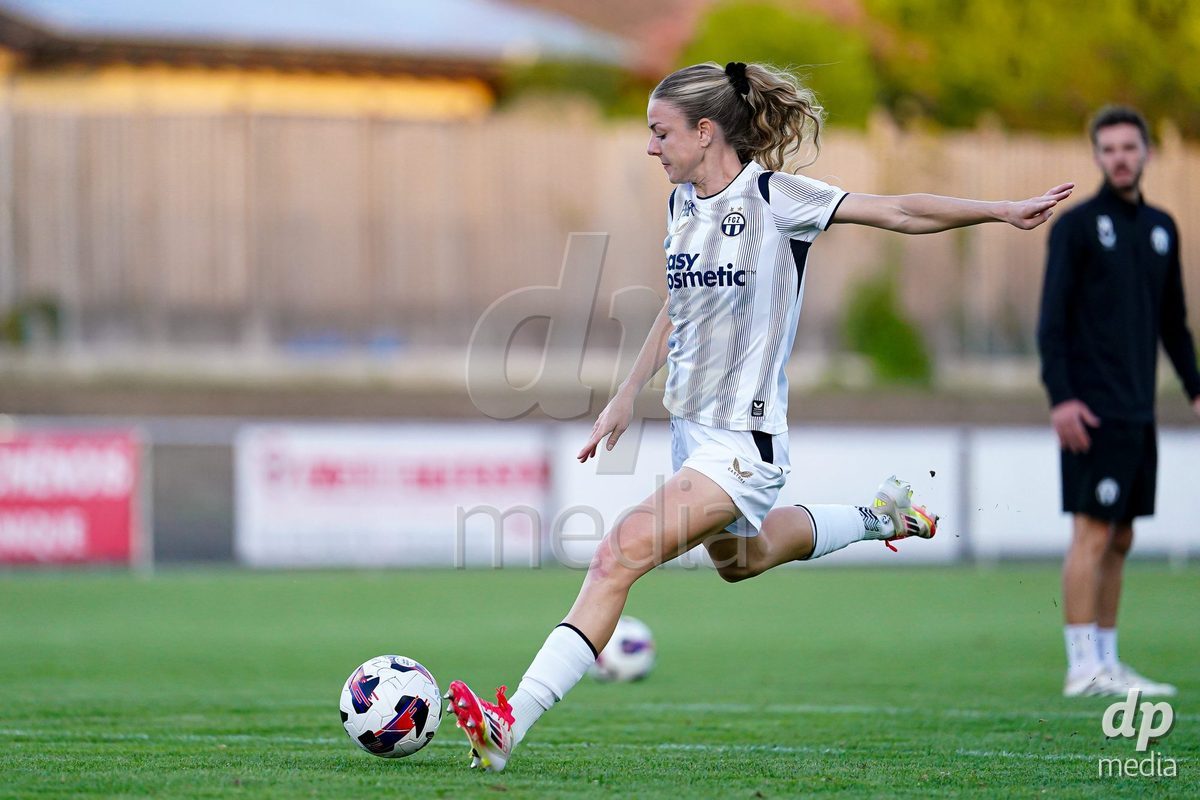GENEVA, SWITZERLAND - SEPTEMBER 18: Players of FC Zurich warming up during the AXA Women's Super League match between Servette FC Chenois Feminin and FC Zurich at Stade de Trois-Chene on September 18, 2026 in Geneva, Switzerland.