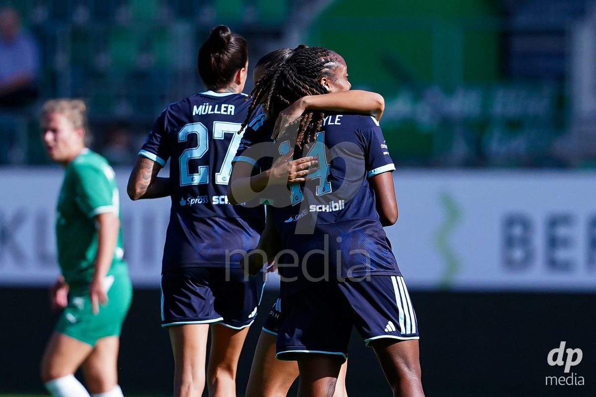 ST. GALLEN, SWITZERLAND - SEPTEMBER 19: Paige Bailey-Gayle of GC Frauenfussball celebrating with team after scoring teams first goal during the AXA Women's Super League match between FC St. Gallen 1879 and GC Frauenfussball at Berit Sitterstadion on September 19, 2026 in St. Gallen, Switzerland.