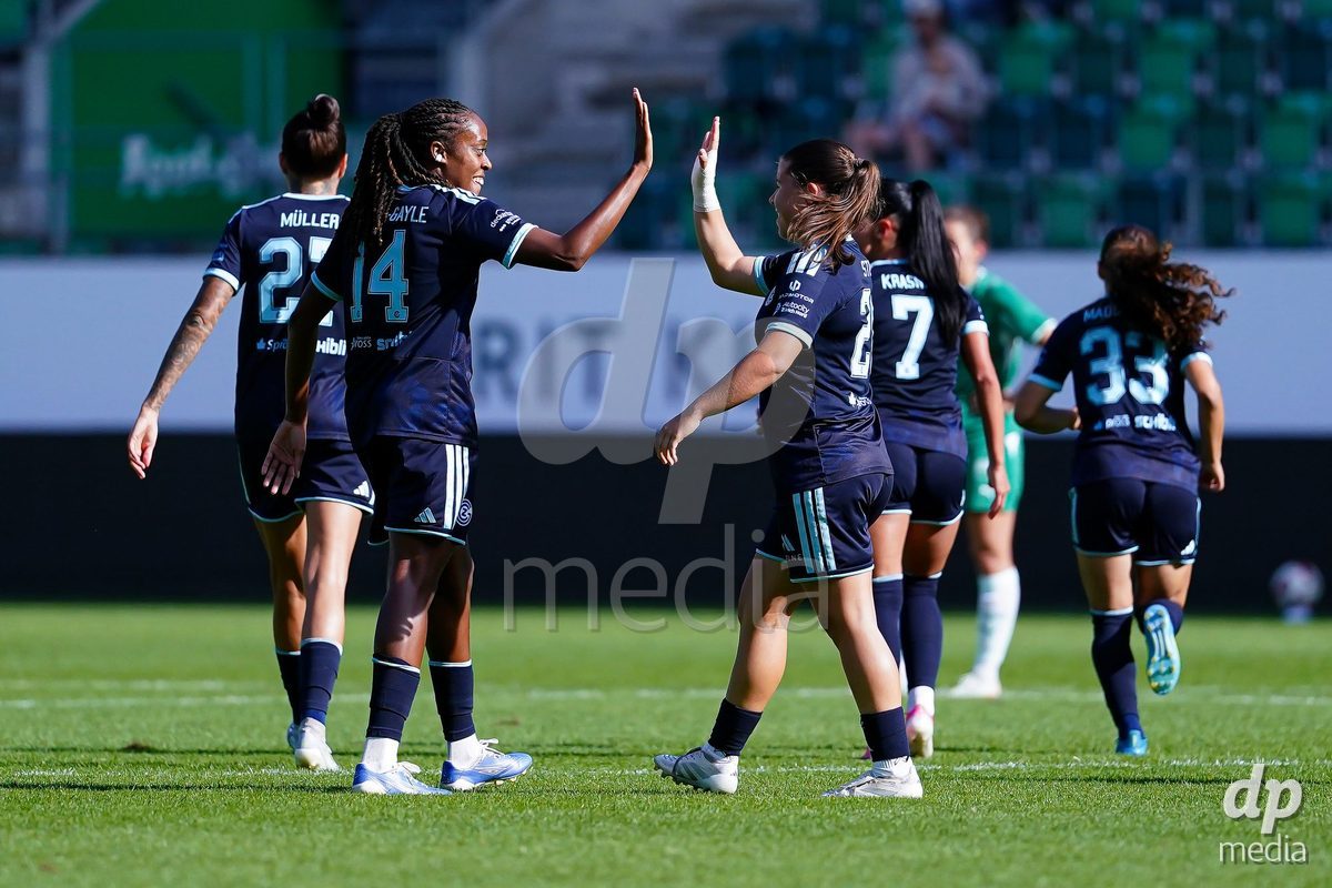 ST. GALLEN, SWITZERLAND - SEPTEMBER 19: Paige Bailey-Gayle of GC Frauenfussball celebrating with team after scoring teams first goal during the AXA Women's Super League match between FC St. Gallen 1879 and GC Frauenfussball at Berit Sitterstadion on September 19, 2026 in St. Gallen, Switzerland.