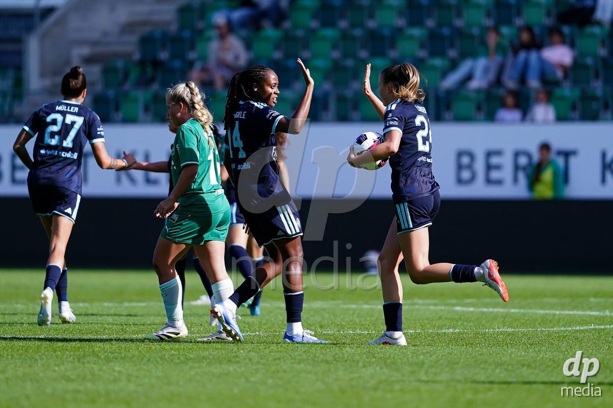 ST. GALLEN, SWITZERLAND - SEPTEMBER 19: Paige Bailey-Gayle of GC Frauenfussball celebrating with team after scoring teams first goal during the AXA Women's Super League match between FC St. Gallen 1879 and GC Frauenfussball at Berit Sitterstadion on September 19, 2026 in St. Gallen, Switzerland.