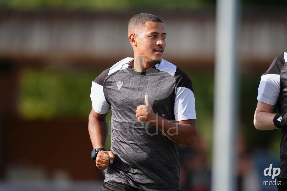 AARAU, SWITZERLAND - SEPTEMBER 19: Assistant Referee 2 Roland Muller during warmup before the AXA Women's Super League match between FC Aarau Frauen and BSC YB Frauen at Sportanlage Schachen on September 19, 2026 in Aarau, Switzerland.