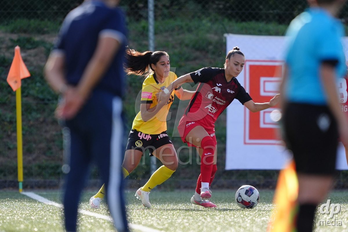 AARAU, SWITZERLAND - SEPTEMBER 19: Rita Filipa Do Sul of FC Aarau Frauen (right) against Laura Frey of BSC YB Frauen (left) during the AXA Women's Super League match between FC Aarau Frauen and BSC YB Frauen at Sportanlage Schachen on September 19, 2026 in Aarau, Switzerland.