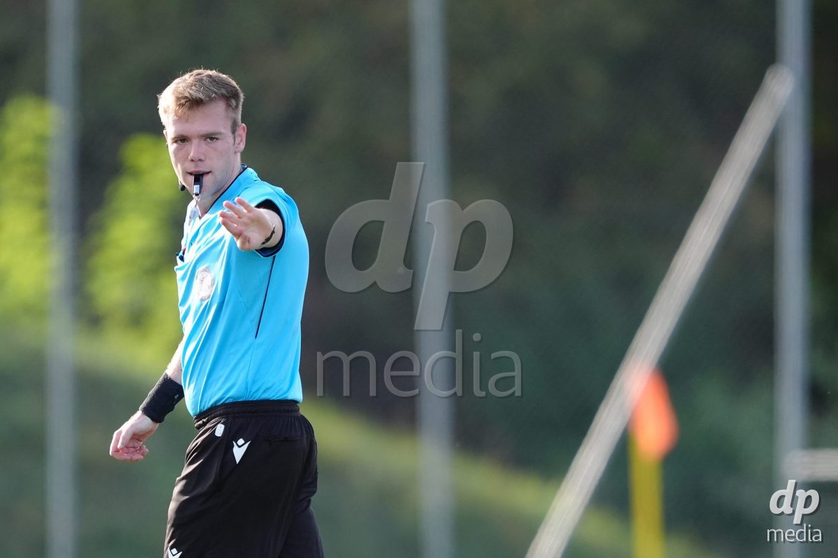 AARAU, SWITZERLAND - SEPTEMBER 19: Referee Jonas Rosenthaler during the AXA Women's Super League match between FC Aarau Frauen and BSC YB Frauen at Sportanlage Schachen on September 19, 2026 in Aarau, Switzerland.