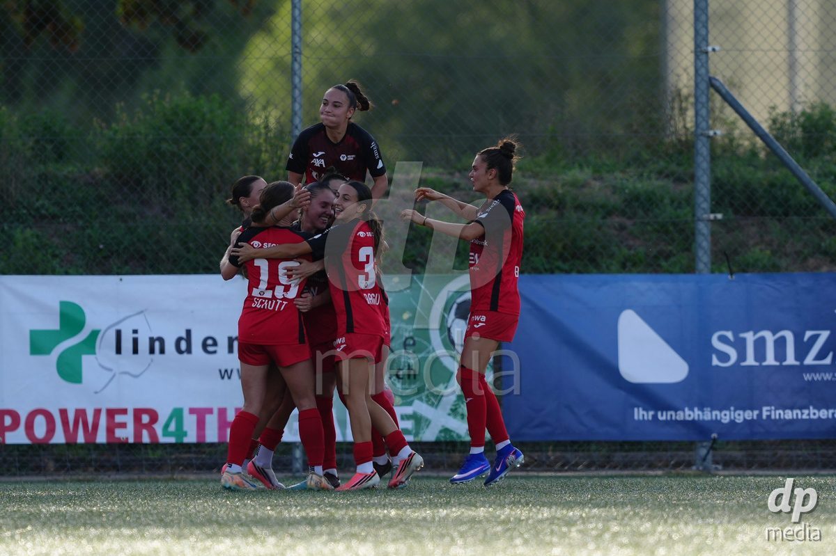 AARAU, SWITZERLAND - SEPTEMBER 19: Tabea Dorothee Maria Schutt of FC Aarau Frauen celebrates her goal with the team during the AXA Women's Super League match between FC Aarau Frauen and BSC YB Frauen at Sportanlage Schachen on September 19, 2026 in Aarau, Switzerland.