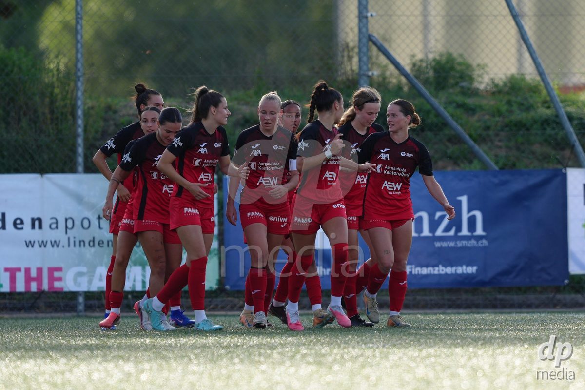 AARAU, SWITZERLAND - SEPTEMBER 19: Tabea Dorothee Maria Schutt of FC Aarau Frauen celebrates her goal with the team during the AXA Women's Super League match between FC Aarau Frauen and BSC YB Frauen at Sportanlage Schachen on September 19, 2026 in Aarau, Switzerland.