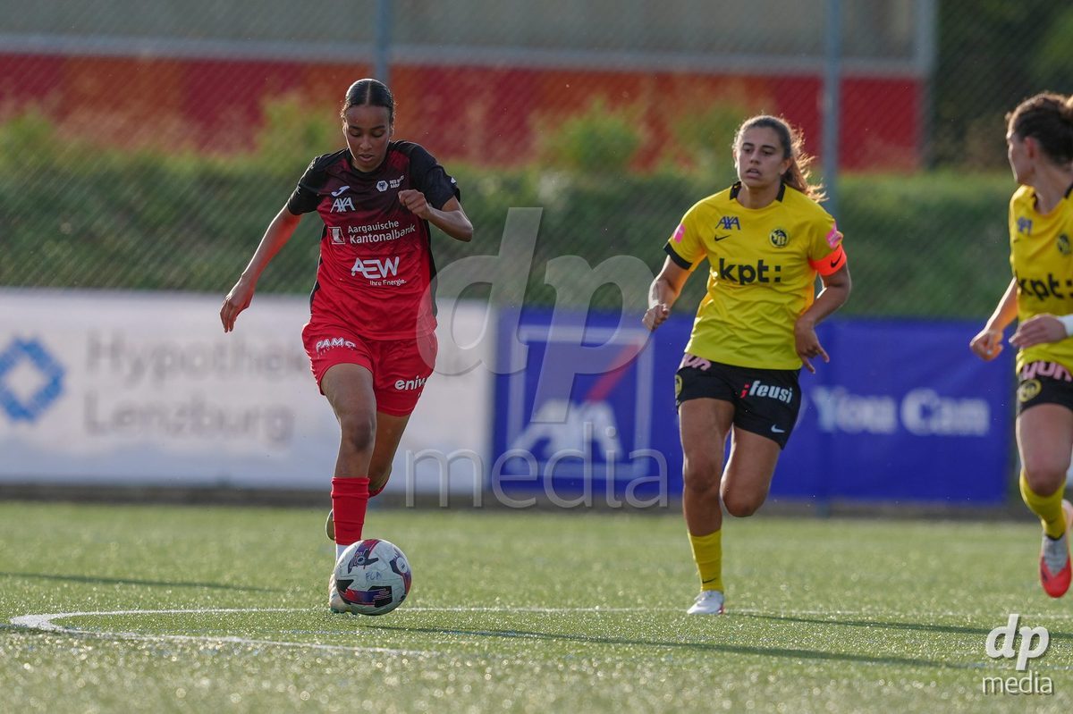 AARAU, SWITZERLAND - SEPTEMBER 19: Joy Steck of FC Aarau Frauen against Stephanie Waeber of BSC YB Frauen during the AXA Women's Super League match between FC Aarau Frauen and BSC YB Frauen at Sportanlage Schachen on September 19, 2026 in Aarau, Switzerland.