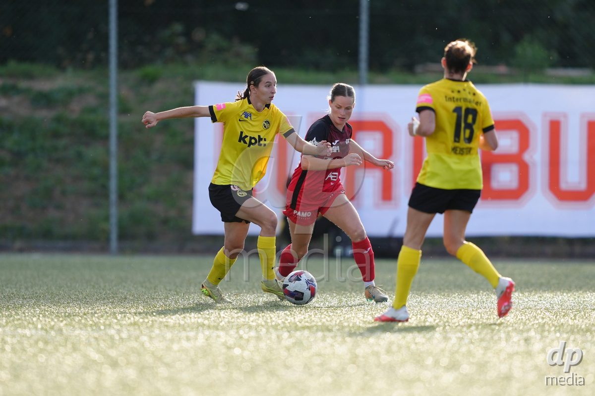 AARAU, SWITZERLAND - SEPTEMBER 19: Malaurie Granges of BSC YB Frauen against Tabea Dorothee Maria Schutt of FC Aarau Frauen during the AXA Women's Super League match between FC Aarau Frauen and BSC YB Frauen at Sportanlage Schachen on September 19, 2026 in Aarau, Switzerland.