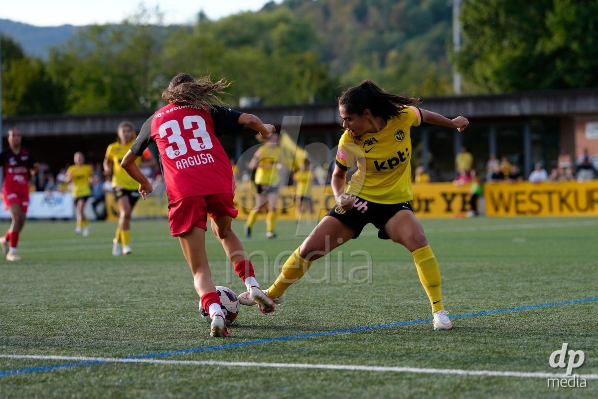 AARAU, SWITZERLAND - SEPTEMBER 19: Aida Ragusa of FC Aarau Frauen against Laura Frey of BSC YB Frauen during the AXA Women's Super League match between FC Aarau Frauen and BSC YB Frauen at Sportanlage Schachen on September 19, 2026 in Aarau, Switzerland.