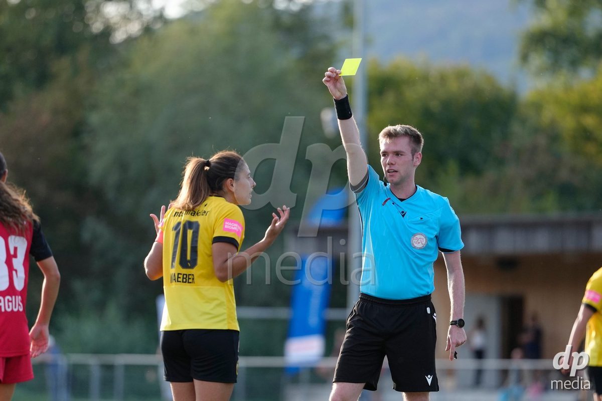 AARAU, SWITZERLAND - SEPTEMBER 19: Referee Jonas Rosenthaler with a yellow card against Stephanie Waeber of BSC YB Frauen during the AXA Women's Super League match between FC Aarau Frauen and BSC YB Frauen at Sportanlage Schachen on September 19, 2026 in Aarau, Switzerland.
