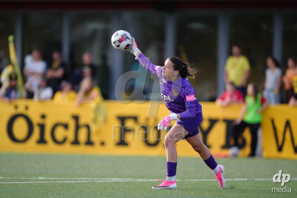 AARAU, SWITZERLAND - SEPTEMBER 19: Goalkeeper Tamara Biedermann of BSC YB Frauen during the AXA Women's Super League match between FC Aarau Frauen and BSC YB Frauen at Sportanlage Schachen on September 19, 2026 in Aarau, Switzerland.