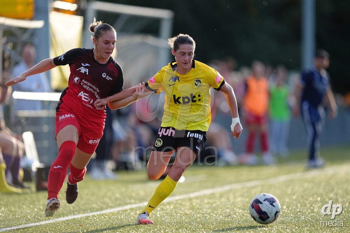 AARAU, SWITZERLAND - SEPTEMBER 19: Rebecca Anne Storr of FC Aarau Frauen against Wibke Meister of BSC YB Frauen during the AXA Women's Super League match between FC Aarau Frauen and BSC YB Frauen at Sportanlage Schachen on September 19, 2026 in Aarau, Switzerland.
