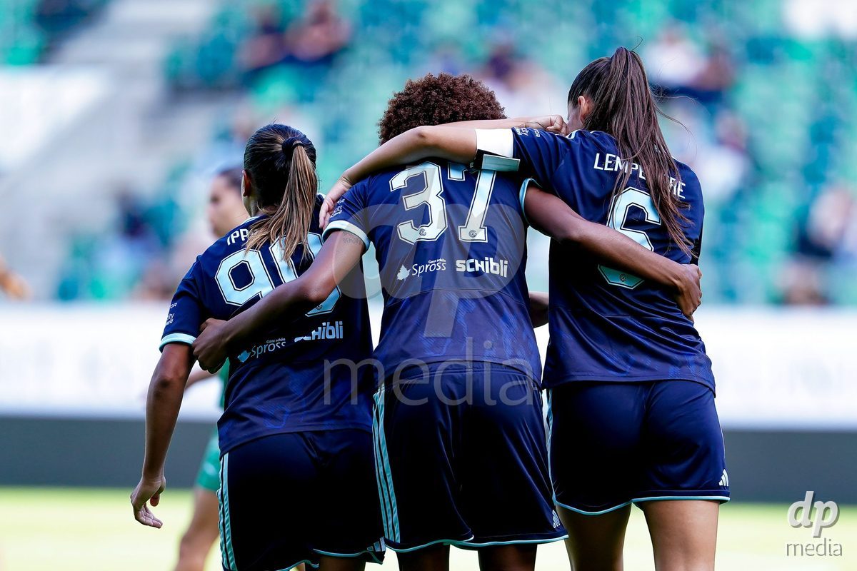 ST. GALLEN, SWITZERLAND - SEPTEMBER 19: Sury Lamontana of GC Frauenfussball celebrating with team after scoring teams second goal during the AXA Women's Super League match between FC St. Gallen 1879 and GC Frauenfussball at Berit Sitterstadion on September 19, 2026 in St. Gallen, Switzerland.