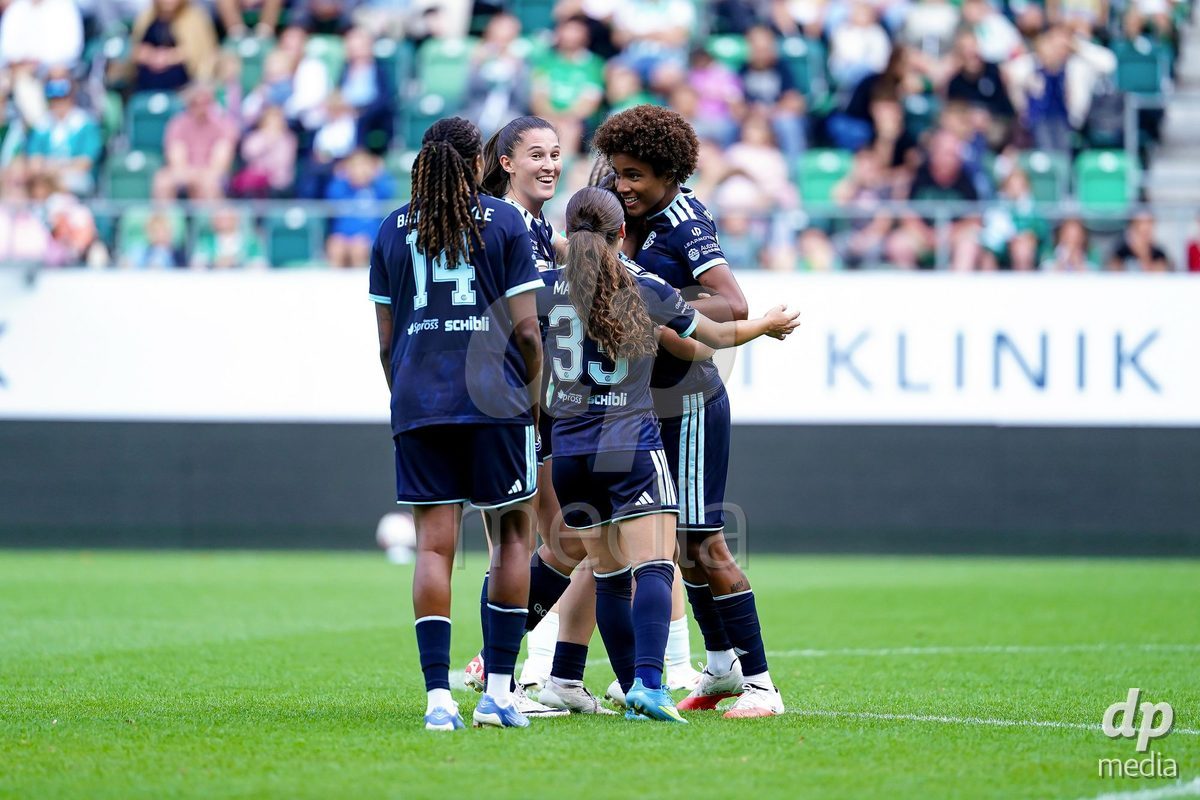 ST. GALLEN, SWITZERLAND - SEPTEMBER 19: Sury Lamontana of GC Frauenfussball celebrating with team after scoring teams second goal during the AXA Women's Super League match between FC St. Gallen 1879 and GC Frauenfussball at Berit Sitterstadion on September 19, 2026 in St. Gallen, Switzerland.