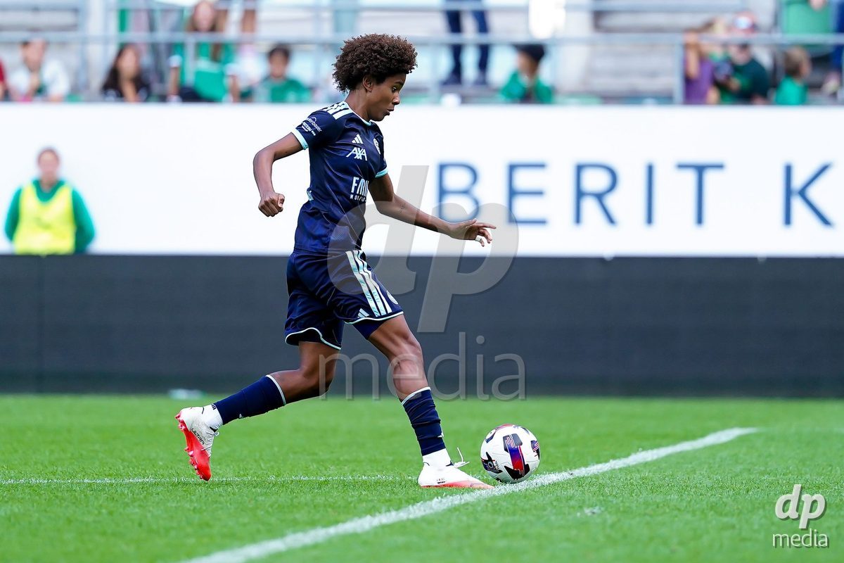 ST. GALLEN, SWITZERLAND - SEPTEMBER 19: Sury Lamontana of GC Frauenfussball controls the ball during the AXA Women's Super League match between FC St. Gallen 1879 and GC Frauenfussball at Berit Sitterstadion on September 19, 2026 in St. Gallen, Switzerland.
