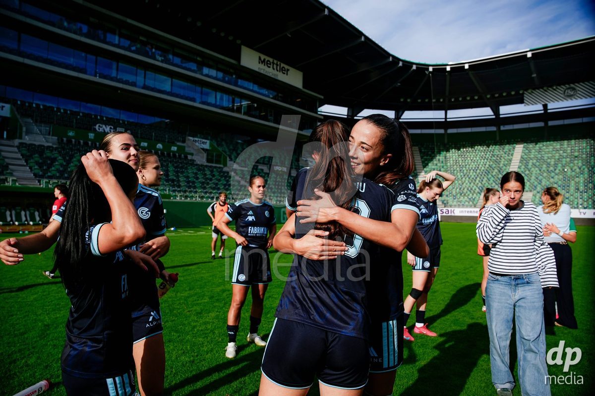 ST. GALLEN, SWITZERLAND - SEPTEMBER 19: Players of GC Frauenfussball celebrating after winning the AXA Women's Super League match between FC St. Gallen 1879 and GC Frauenfussball at Berit Sitterstadion on September 19, 2026 in St. Gallen, Switzerland.